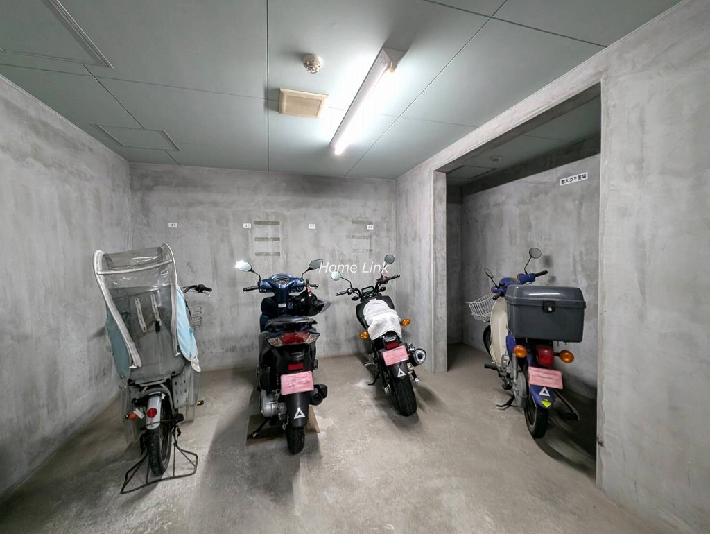 クアトロウーノ城北中央公園　バイク置き場